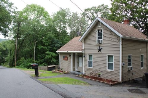 32 High St, Erving, MA 01344-9715