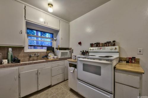 852 Lakeview Ave, South Lake Tahoe, CA 96150-2532