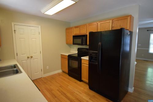 34 Woodlawn Dr, Bybee VA  22963-2732 exterior