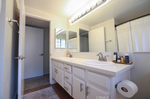 73 Woodleaf, Irvine CA  92614-7081 exterior