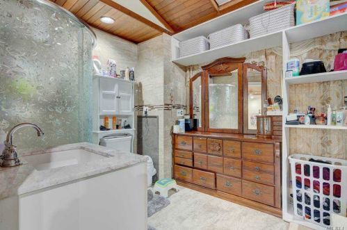 1350 Spur Dr, Islip Manor NY  11751-1119 exterior