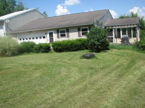 3198 Broad St, Rushville, OH 43150-9675