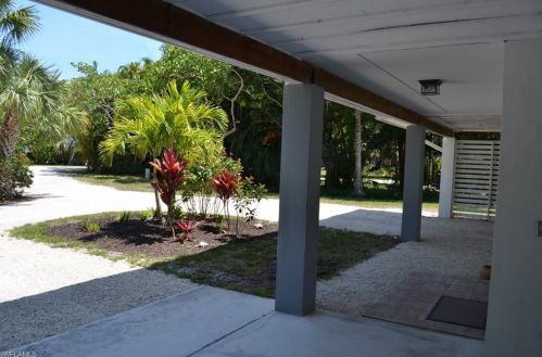 221 Robinwood Cir, Sanibel, FL 33957-5722