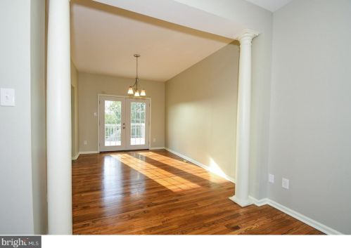 242 Sloan Ct, Wilmington, DE 19808-1124