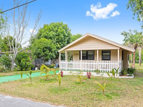 1730 38th St, Vero Beach, FL 32960-4821