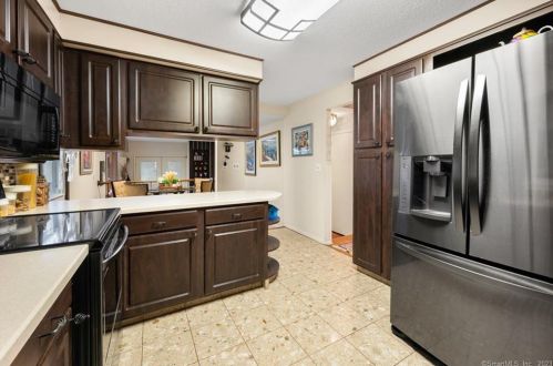 10 Lee Dr, Lyme CT  06371-2111 exterior