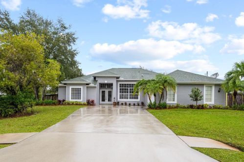 2701 Brevard Ave, Fort Pierce, FL 34952-7206