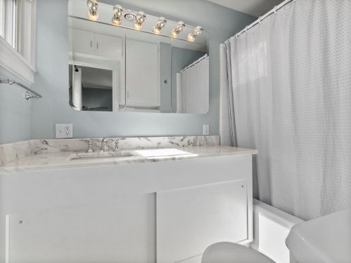 2928 Smt Ave, Milwaukee WI 53211-3440 exterior