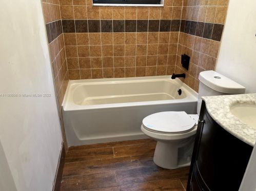 7020 27th Ct, Hollywood FL  33023-3706 exterior