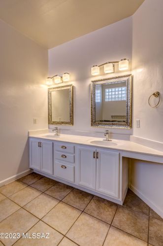 3295 Bear Spring Trl, Tucson AZ  85745-4162 exterior