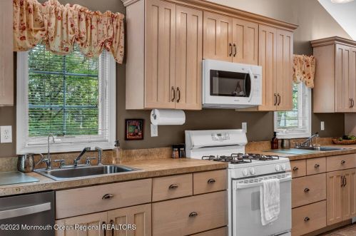 111 Autumn Rd, Lakewood NJ  08701-1622 exterior