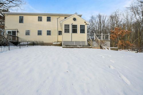 20 Pelican Cir, Derry NH  03038-7247 exterior