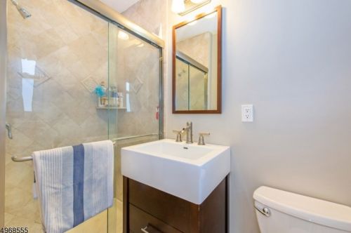 38 Cross Rd, Greystone Park NJ 07950-3207 exterior