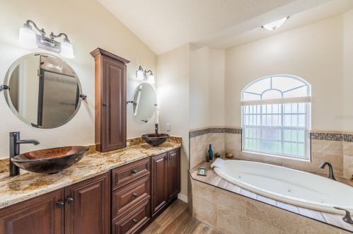 1083 Northridge Dr, Palm Harbor FL  34683-2720 exterior