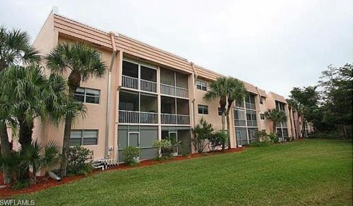 160 Turtle Lake Ct, Naples FL  34105-5562 exterior
