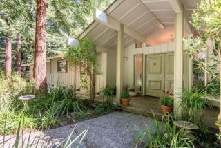 136 Grandview Dr, Redwood City, CA 94062-4834