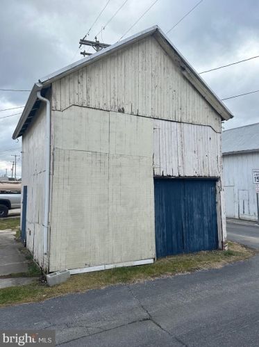 330 3rd St, Hanover PA  17331-4909 exterior