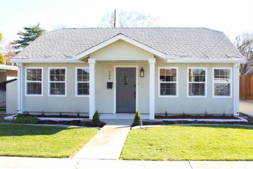 204 Palm Ave, Ripon, CA 95366-2337