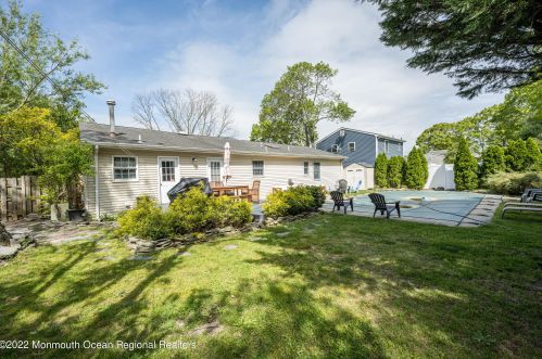 5 Adams Dr, Bricktown NJ 08724-3253 exterior