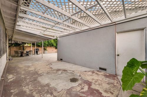 14833 Saticoy St, Van Nuys CA 91406-2129 exterior