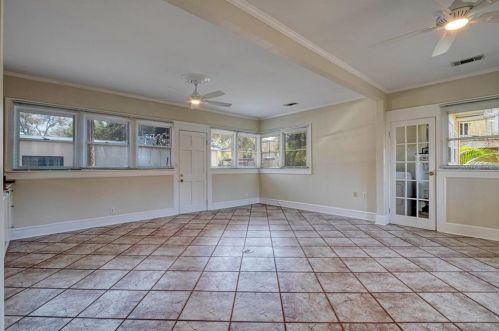 920 16 Ave, Saint Petersburg FL  33707-4113 exterior