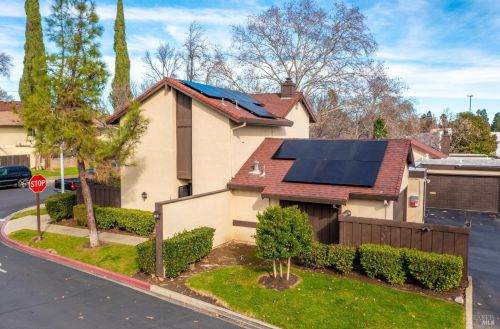 101 Fairoaks Dr, Vacaville CA  95688-5319 exterior