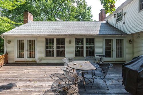 4 Rockwood Ln, Londonderry NH  03053-6104 exterior