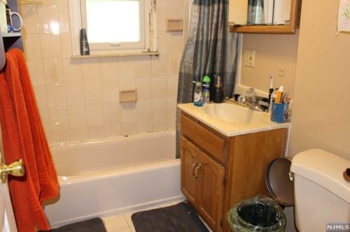 98 Howland Ave, Teaneck NJ  07666-6042 exterior