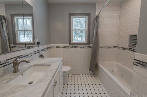 56 Great Ring Rd, Sandy Hook CT 06482-1605 exterior