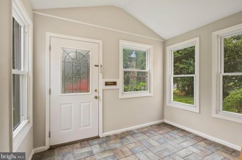 2910 Graham Rd, Falls Church, VA 22042-1641