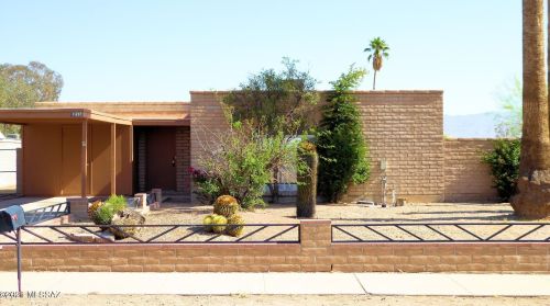 8211 Victoria Dr, Tucson, AZ 85730-3516