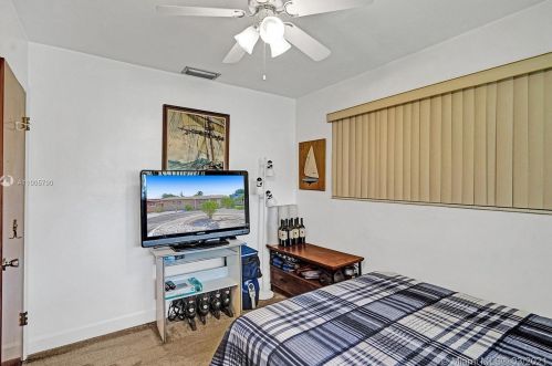 8490 10th St, Hollywood FL  33024-4939 exterior