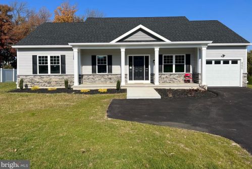 4221 Naamans Creek Rd, Boothwyn, PA 19061-2422