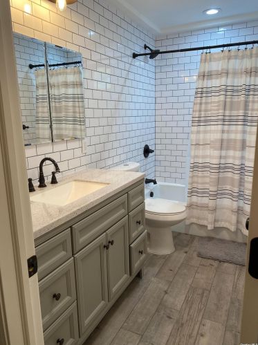 22 Ardmore Pl, San Remo NY  11754-4002 exterior