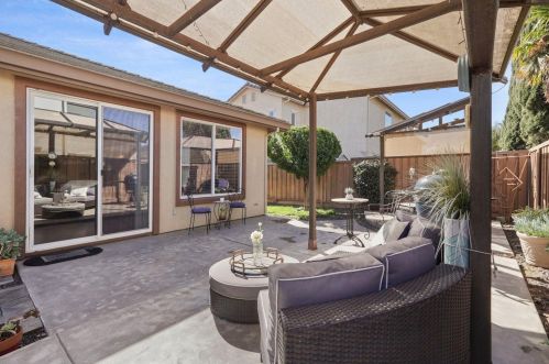 767 Red Barn Pl, Lathrop CA  95330-8975 exterior