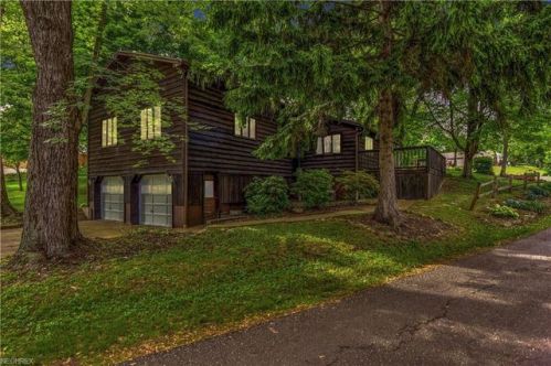 1395 Ridge Rd, Salem, OH 44460-9752