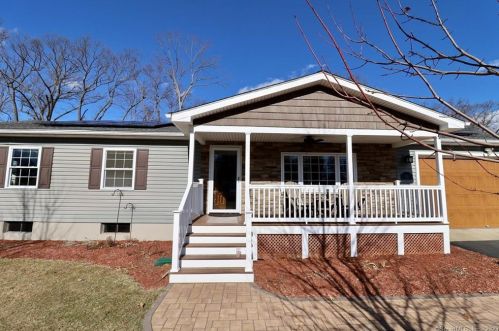 326 Reed Ave, Windsor Locks, CT 06096-1213