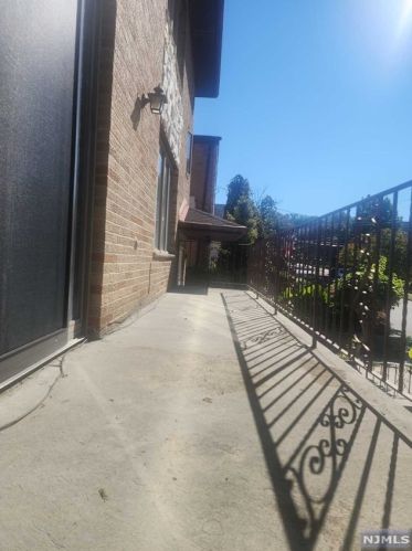 305 Columbia Ave, Palisades Park NJ  07650-1903 exterior