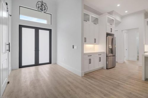 1204 14th Ave, Naples, FL 34120-5250