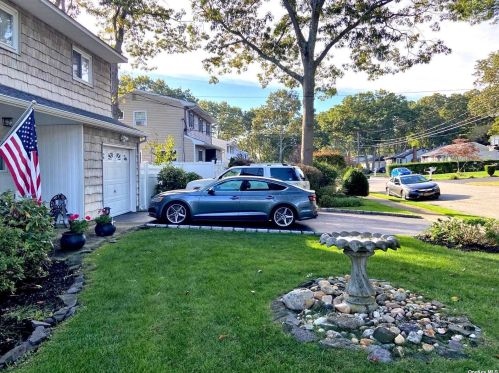 143 Avenue B, Holbrook, NY 11741-1441