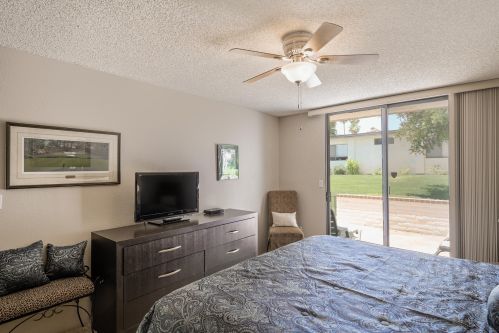 4 Tortosa Dr, Rancho Mirage CA  92270-4751 exterior