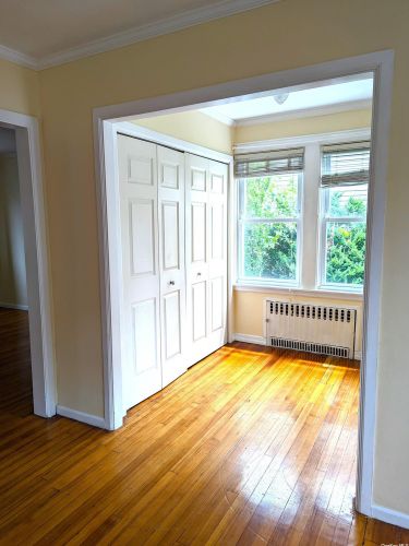 215 Stratford Ave, Williston Park NY  11596-1333 exterior