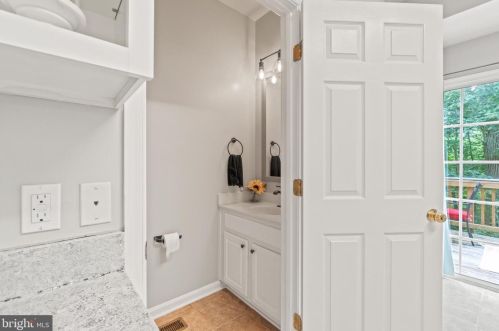 10048 Moxleys Ford Ln, Bristow VA  20136-3001 exterior