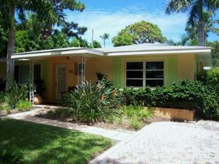 345 1st Ave, Naples FL  34102-5904 exterior