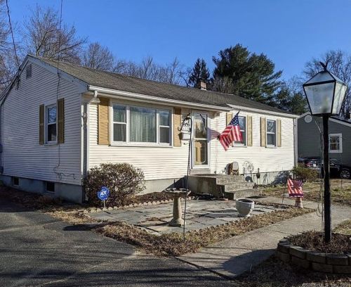 16 Hoye St, Terryville, CT 06786-5013