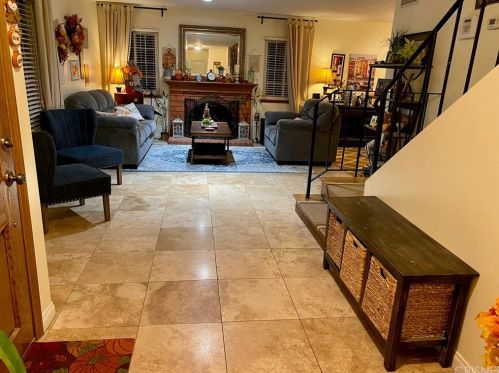 20600 Susan Ruth St, Santa Clarita, CA 91350-1442