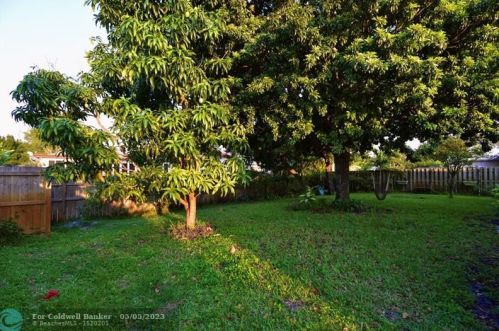 2131 52nd Ave, Hollywood FL  33021-3308 exterior