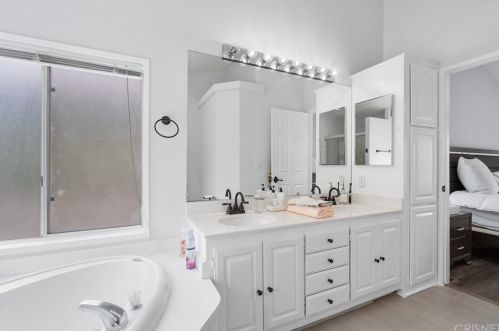 20049 Northcliff Dr, Santa Clarita CA  91351-5792 exterior