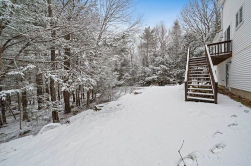 12 Ginger Dr, Goffstown NH  03045-2939 exterior