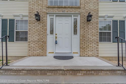462 Meadowood Rd, Jackson Twp, NJ 08527-1181